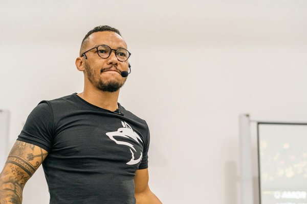 What Strategies Can UK Businesses Employ to Thrive in a Globalized Market?